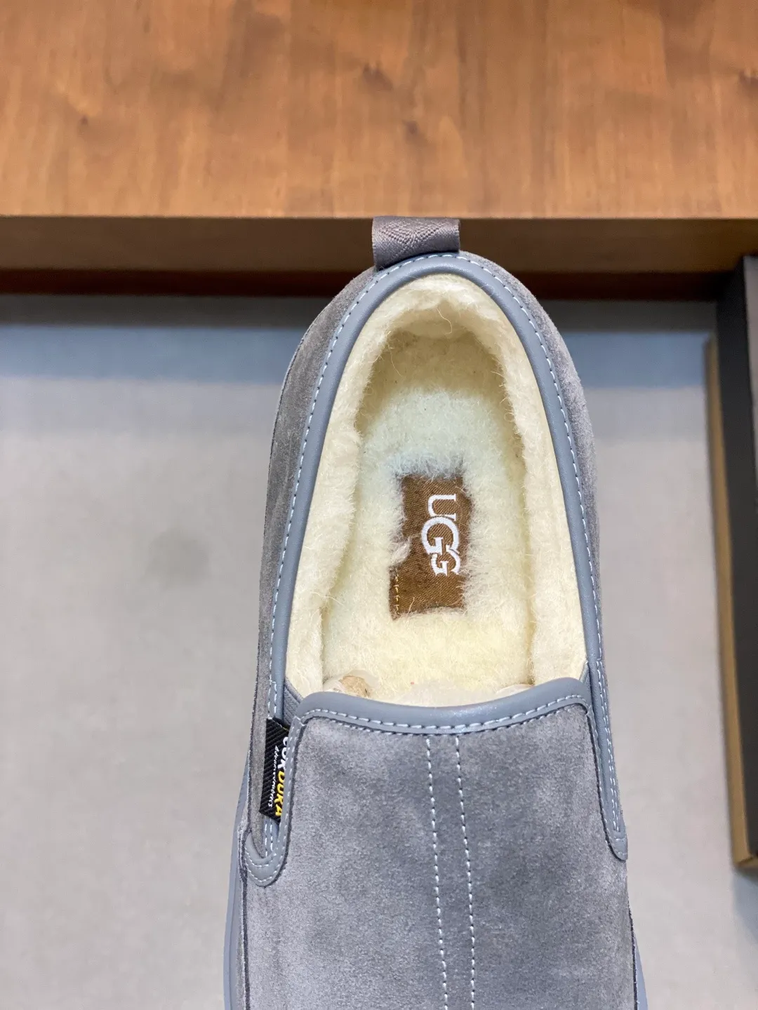 Men's shoes 💰580 New UGG fur-integrated men's simple and fashionable snow shoes. The most worth buying at the end of this year are warm casual shoes. Whether you are out and about at home, their comfortable and warm performance will be your most suitable fashion companion! The material is cowhide upper and imported wool is used inside. Two layers of cowhide for warmth and comfort! The eva+ rubber patch outsole is cushioned, non-slip and wear-resistant, and has good elasticity. It is light and wear-resistant, comfortable and soft, and the new simple cut is more fashionable. It has both practicality and fashion sense, so you no longer have to worry about how to match it in winter, while still maintaining your fashionable taste. High-quality genuine wool produced in Dongguan. The material depends on the details! Size: 39-40-41-42-43-44-45 sneaker size